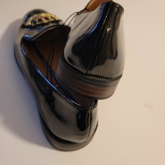 Patent Leather flats with Embroidered CREST - Picture 5 of 8
